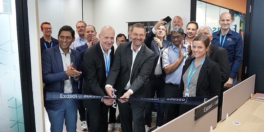 Exasol and adesso celebrate the opening of the new Exasol Tech Hub in Chennai, India. In the front row, from left to right: Pramod Murali Dharan (Country Manager, adesso India), Jörg Tewes (CEO, Exasol), Mark Lohweber (CEO, adesso SE), Christine Bhosale (Chief People & Culture Officer, Exasol). (Image source: Exasol)